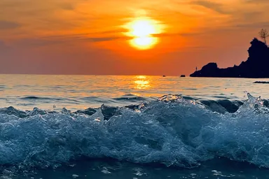 取水地である京丹後夕日ヶ浦