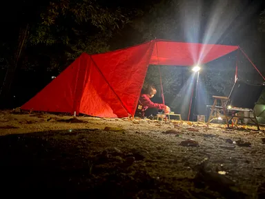 フロントウォールにランタンを灯す