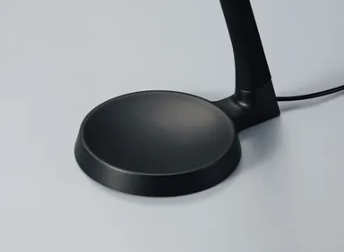 緩やかに弧を描くベース