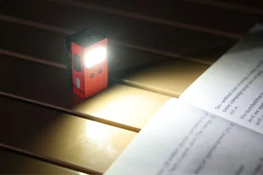 自立式。ランタン代わりに