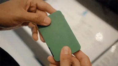 スマートに持ち歩き、さっと支払いを決めるンタメに