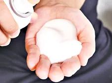 手に取った炭酸泡