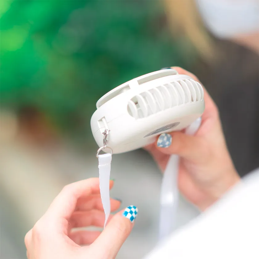 ハンディファン使用イメージ