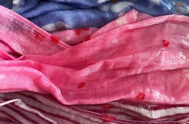 濡れると柄が鮮明に浮かび上がる「おもてなしタオル」