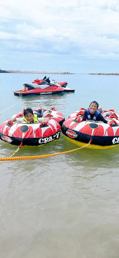 パラセーリング/ジェットスキーで子供の夏休みイベント