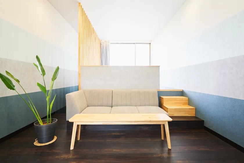 「海/空・砂/石・太陽/夕陽」など自然をテーマにした3部屋タイプ