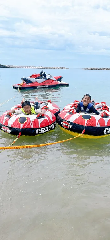 パラセーリング／ジェットスキーで子供の夏休みイベント