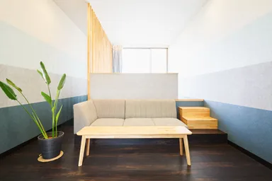 「海／空・砂／石・太陽／夕陽」など自然をテーマにした3部屋タイプ