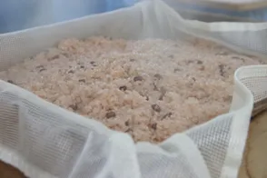 創業明治4年の老舗和菓子屋「又一庵」がつくるふっくら、もちもちのお赤飯