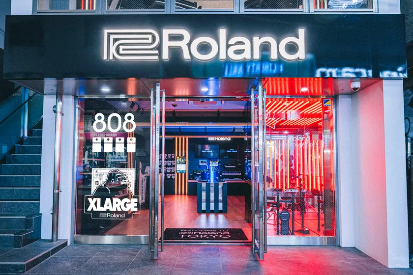 「TR-808」と「OGゴリラロゴ」のウィンドウ・ラッピングを実施