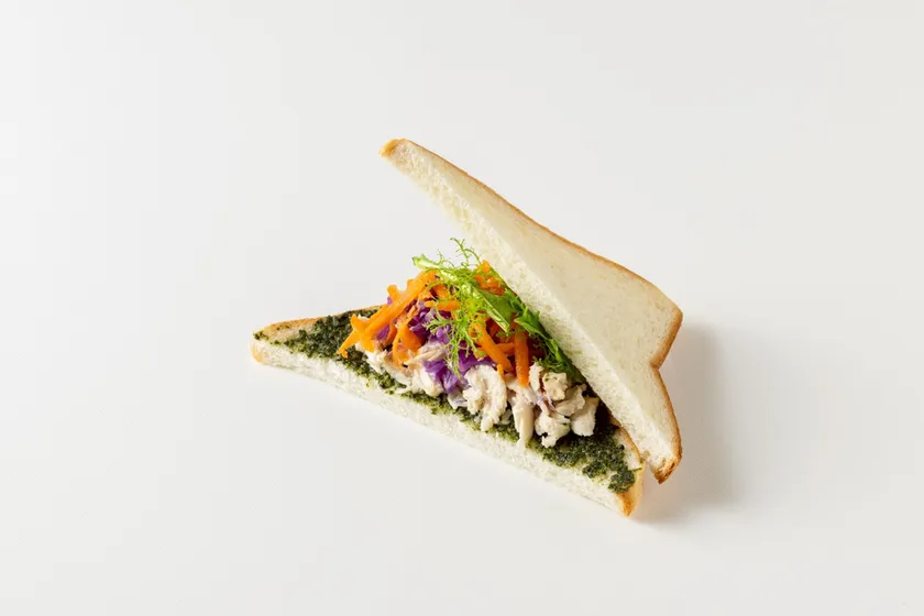 サラダチキンサンド(350円)