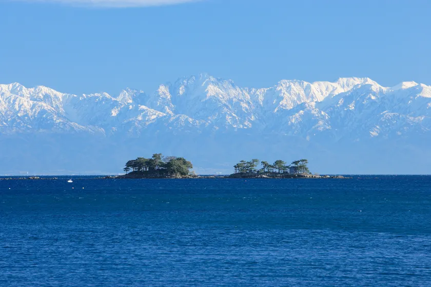 富山湾の海、澄んだ北陸の空