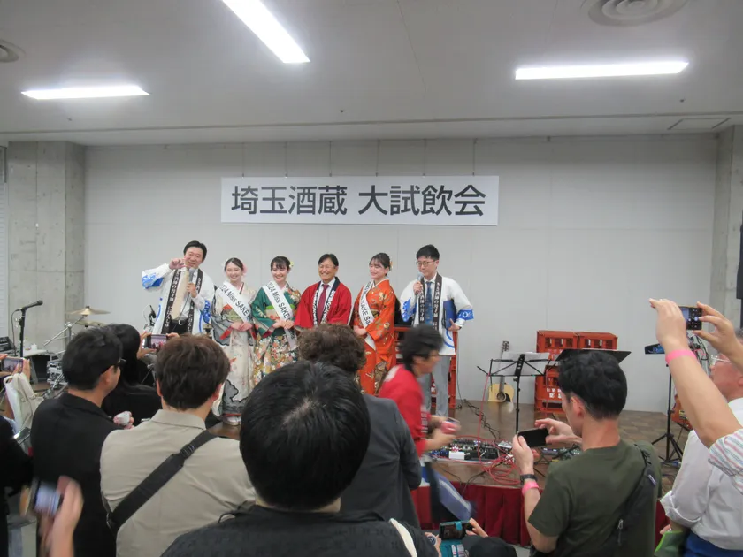 昨年度の大試飲会乾杯の様子