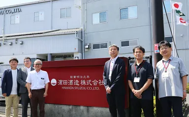 (左から)生産本部　有満様、戦略推進本部　村山様、小畠様、生産本部　前潟様、峯様、戦略推進本部　後藤様