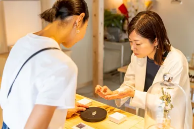 お守り香水作り体験の様子3