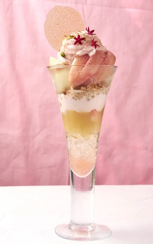 桃色ジューシーピーチパフェ