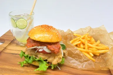 旨辛阿波チキバーガー