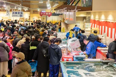 鮮魚市場で「感謝特売」を実施