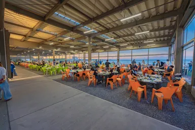 海の真ん前でナイトBBQ