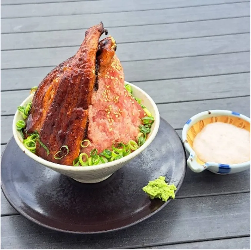 「鰻と鮪の頂上丼セット」~青のりお味噌汁付き~