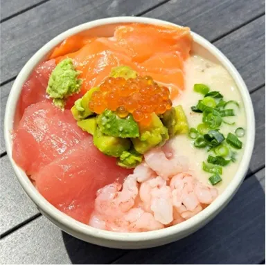 「とと丸海鮮とろろ丼セット」～青のりお味噌汁付き～