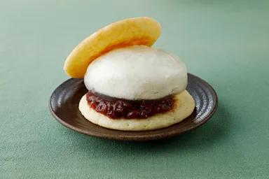 クリーム入りわらび餅をサンドしたどら焼き