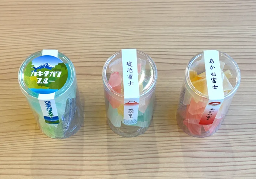 「富士山」を3つの表情で琥珀糖に閉じ込めた3色展開