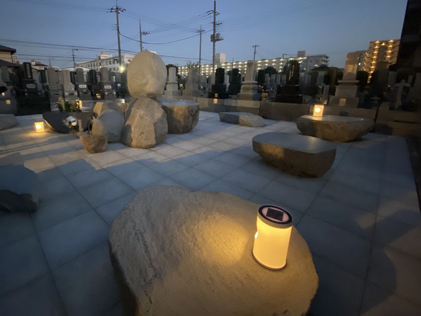 證大寺江戸川本坊でもランタンが設置され夜のお参りができる環境を整えています