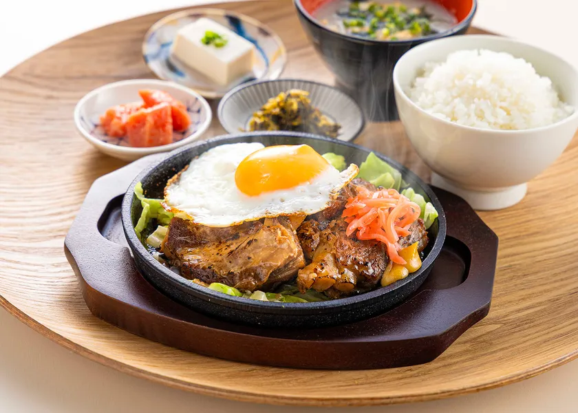 鉄板ソーキエッグ定食(イメージ)