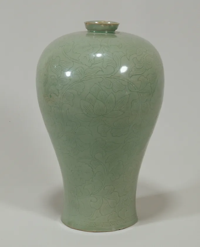 画像9 青磁蓮唐草文瓶