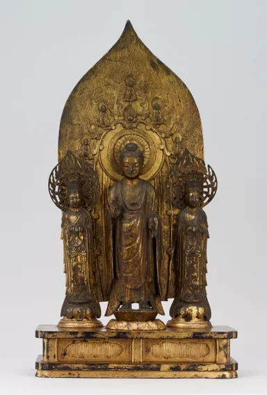 画像6　重要文化財　如来および両脇侍立像