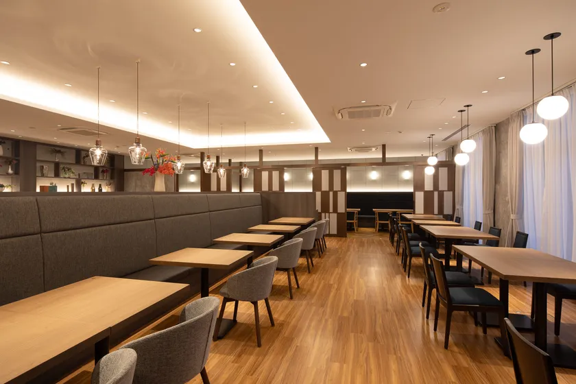 THE R9 DINING 内装