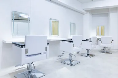 店内は白を基調とした明るい空間