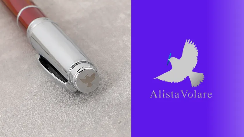 天冠にはブランドロゴを配置