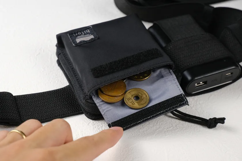 中身が見やすいライトグレー