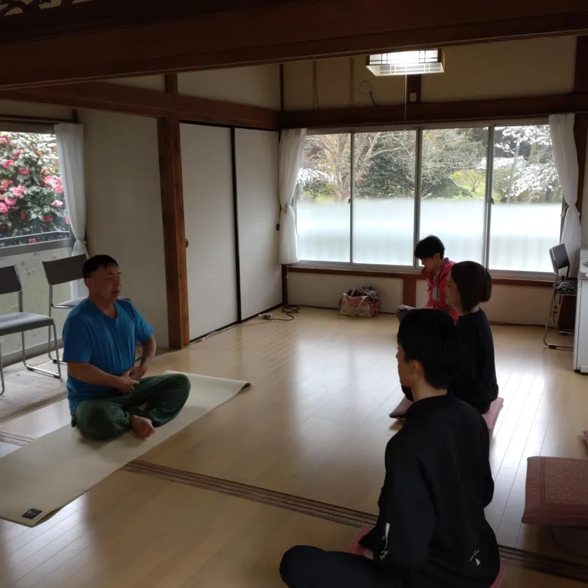 4月に丘むらの里で開催されたリトリートの様子