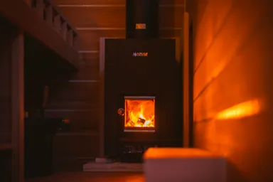 フィンランド製の薪ストーブ