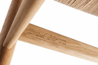 Yチェアの刻印イメージ1