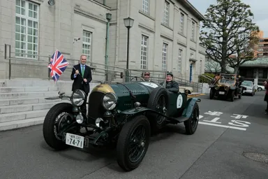 駐日英国大使館出発