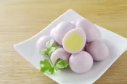 「岩下漬けの素」調理例3(ピンクの味卵)