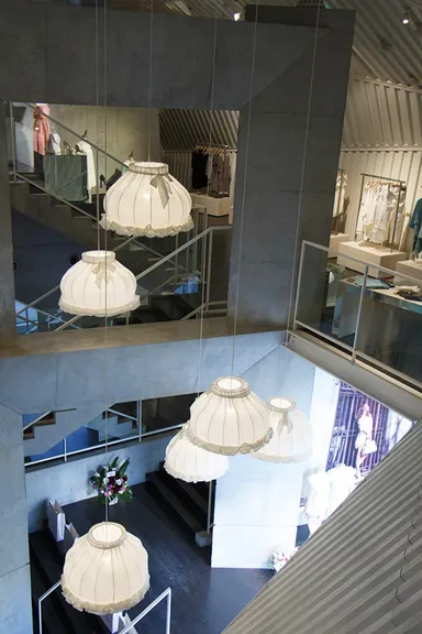 日本直営店 店内