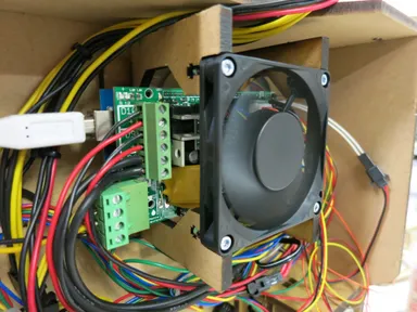 制御基板冷却ファン装着例