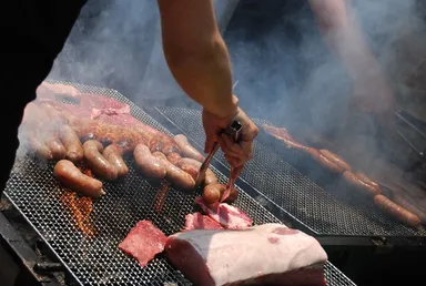 全30店舗がそれぞれの国の自慢の料理を販売