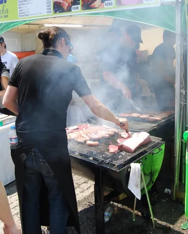 全40店舗がそれぞれの国の自慢の味を販売