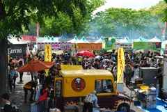 昨年は10万人が参加しました