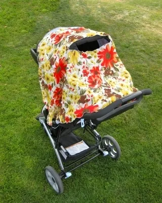 ベビーカーの日よけにもなります。