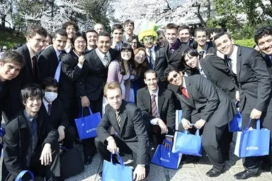 4月に日本武道館で行われた入学式の様子 1