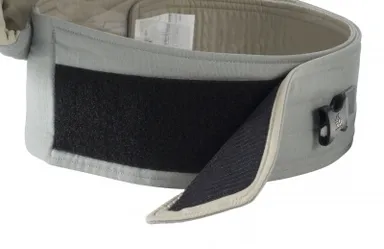 ウエストベルトも進化。幅広着脱テープ式で荷重を分散