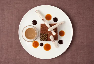 ダークチョコレートとクルミのパルフェグラッセ、テリーヌ仕立て