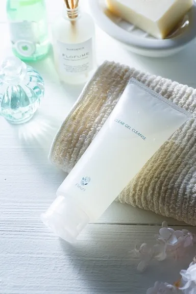 「フルリ クリアゲルクレンズ」イメージカット